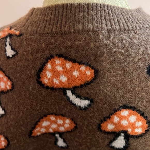 mushroom sweater size L - Picture 5 of 6